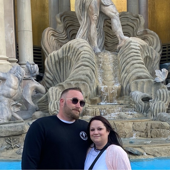 ๐จIโm live! Come shop with me and share your items too! ๐๏ธ๐คฉ - Picture 3 of 4